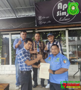 Ketua Umum DPN BAPERMEN Cakra Nusantara Serahkan SK DPD Kabupaten Solok