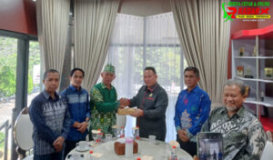 Ketua DPRD Mura Beri Sumbangan Untuk Pembangunan Masjid