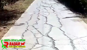Belum Setahun Pembangunan Jalan Rabat Beton Desa Sliyeg Lor Hancur, Camat Saksi Bisu