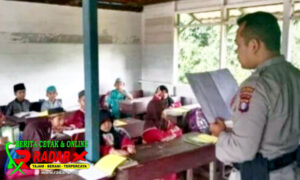 Bhabinkamtibmas Perkenalkan Siswa Di Madrasah Awallul Huda Binaan