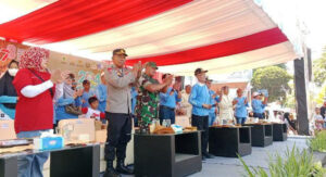 Harapan Danramil 0822/01 Kota di Pawai Budaya Bondowoso Dalam Perayaan HARJABO dan Peringatan HUT ke-78 RI