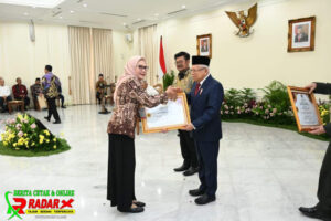 Penghargaan Adhikarya Pratama Diterima Langsung Bupati Indramayu Nina Agustina