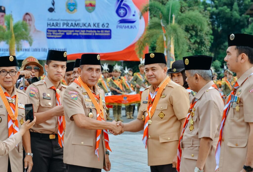 Tokoh Peduli Pramuka, Bupati Zahir Dianugerahi Lencana Melati