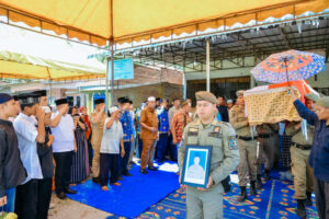 Bupati Zahir Pimpin Upacara Pelepasan Jenazah Camat Talawi