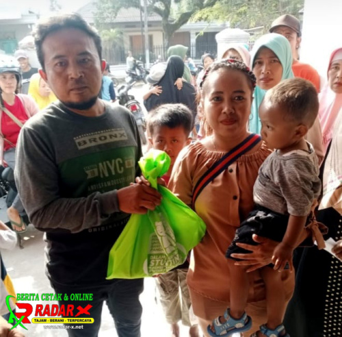 Bantuan Ayam dan Telur Disalurkan Kepada Keluarga Beresiko Stunting Desa Lojejer