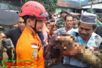 Photo, Balita korban banjir ditemukan meninggal dunia di bawah reruntuhan rumah di Desa Kampung Baru, Kecamatan Semadam, Aceh Tenggara.
