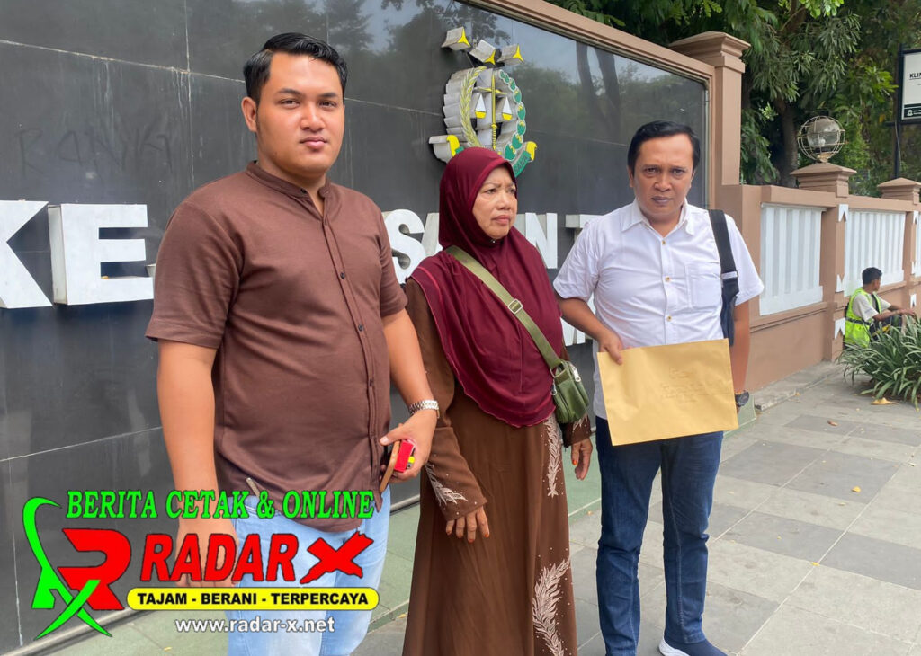 Didampingi Kuasa Hukumnya, Keluarga Korban Pembunuhan Datangi Kejati