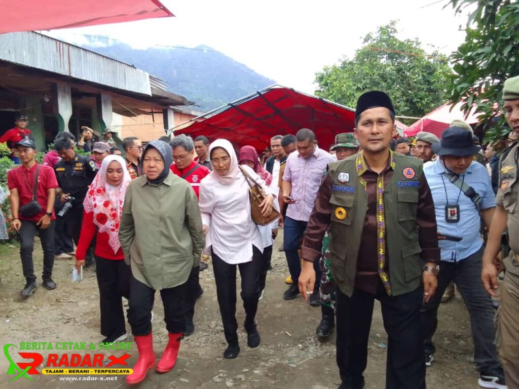 Mensos Tri Rismaharini Tinjau Warga Korban Banjir Bandang di Aceh Tenggara