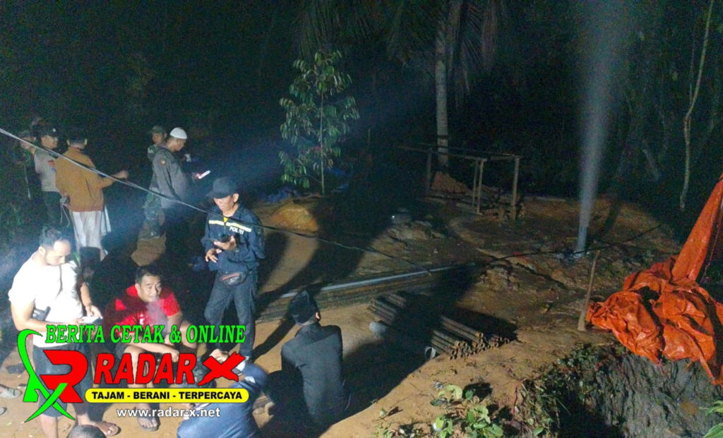 Warga Pamekasan Sempat Geger, Semburan Air Dari Pengeboran Setinggi 15 Meter