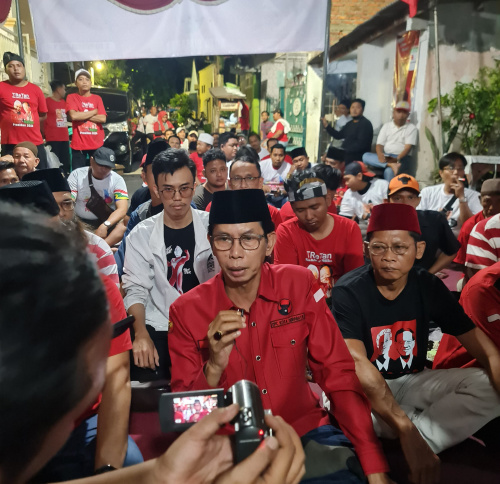 Posko TRETAN Adakan Nobar Debat Capres Ke-3, Ketua DPRD Kota Surabaya Hadir Langsung