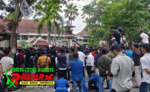 Pupuk Bersubsidi Langka, PMII Pamekasan Geruduk Kantor Bupati