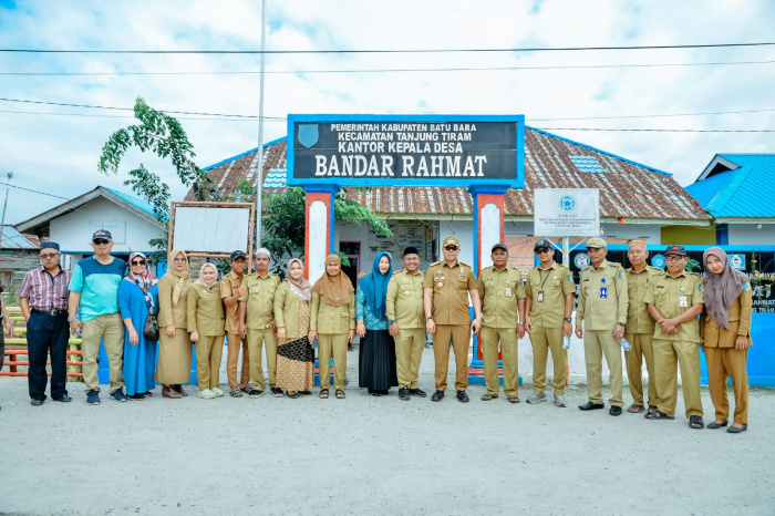 Sambangi Desa Bandar Rahmat, Pj. Bupati Nizhamul Prihatin Lihat Kondisi Bangunan Sekolah