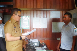 Pastikan Pelayanan Terbaik Untuk Masyarakat, Pj. Bupati Nizhamul Inspeksi ke Medang Deras