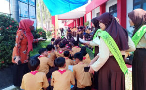 Wow..! Guru Di SMP 1 Cluring Terapkan The Science Of Ideas Terkait Mata Pelajaran Dan Kehidupan