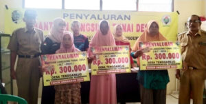 Pemdes Tenggarejo Salurkan BLT Dana Desa Triwulan Awal Tahun 2024