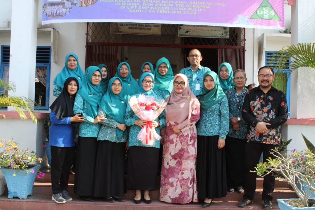 Cegah Stunting, Pj. Ketua TP PKK Batu Bara Berikan Tablet Tambah Darah Bagi Siswi SMP