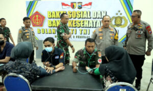 Sinergitas Polres Mojokerto dan Kodim 0815 Berikan Layanan Pengobatan Gratis Untuk Warga