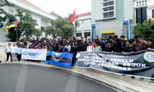 Suarakan Pemilu Bermartabat Tanpa Provokasi Ratusan Mahasiswa di Surabaya Gelar Deklarasi