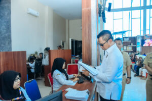 Sambangi Dukcapil, Pj. Bupati Batu Bara Pastikan Pelayanan Publik Maksimal