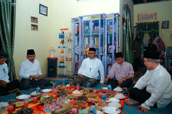 Safari Perdana 1445 H/ 2024 M, Pj. Bupati Nizhamul Sapa Warga Desa Lima Laras