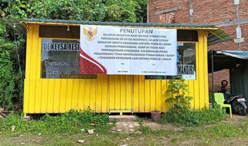 Kantor Perumahan De Keysa Residence di Jenisari Genteng Kulon Banyuwangi Bersegel