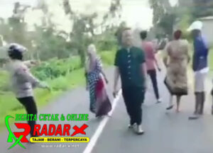 Viral Video, Warga di Pamekasan Rame-rame Bawa Celurit