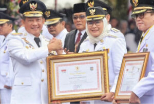 Bupati Nina Agustina Dianugerahi Penghargaan Prestasi Penyelenggaraan Daerah Terbaik Se Jawa Barat