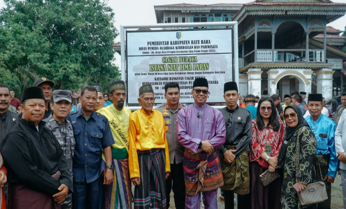 Resmi Jadi Cagar Budaya, Pj. Bupati Nizhamul Pasang Plang Istana Niat Lima Laras