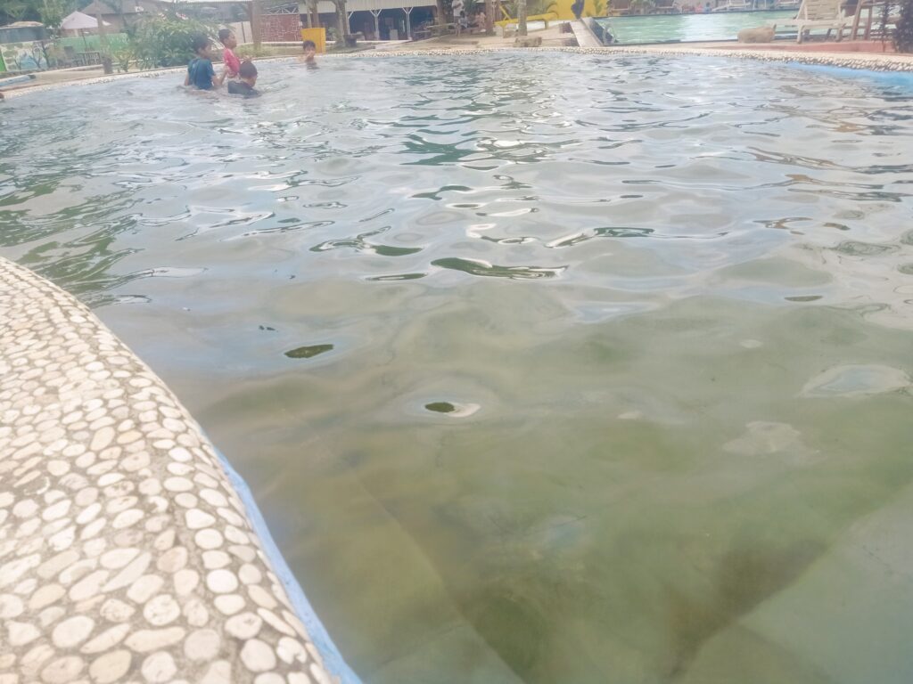 Wisata Kolam Renang Silo Aji di Kaligondo Kecamatan Genteng Terkesan Jorok