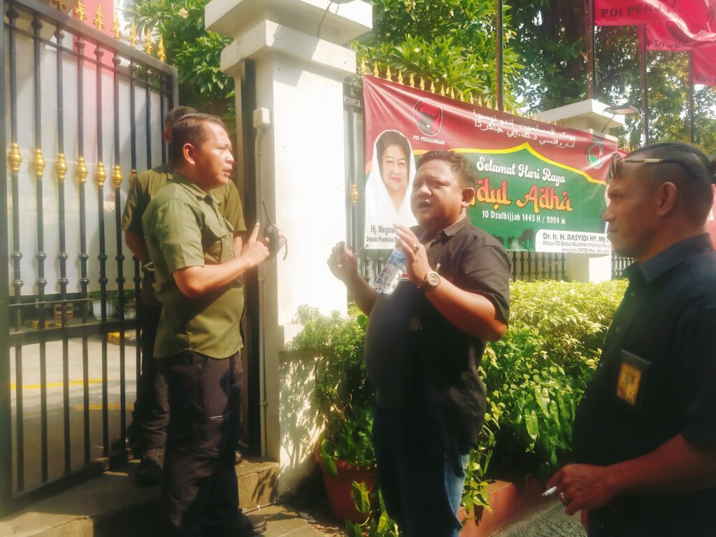 Penolakan kantor DPP PDIP Jakarta Terhadap IWB Tuai Berbagai Komentar Negatif.