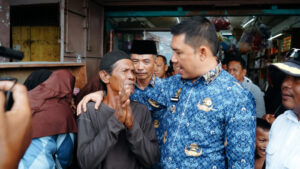 Pj. Bupati Heri Wahyudi Santuni Siswa Korban Kapal Tenggelam di Tanjung Tiram