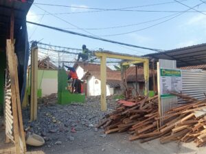 Kurangnya Pengawasan dari Dinkes Bondowoso, Pekerjaan CV Fitri Timbulkan Polusi Debu ke Permukiman