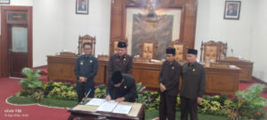 Rapat Paripurna DPRD Tulungagung Persetujuan Ranperda Perubahan APBD Tahun Anggaran 2024 Disetujui Menjadi Perda