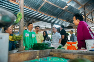 Pj. Bupati Heri Wahyudi Tinjau Harga Sembako di Pasar Kebun Kopi, Harga Masih Stabil