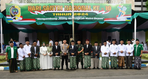 Memperingati Hari Santri Nasional, Ketua DPRD Tulungagung Sementara, Hadiri Upacara Di Halaman Pemkap
