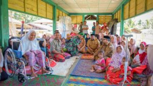 Pj. Bupati Taufik Serahkan Bantuan Secara Simbolis Terhadap Korban Terdampak Banjir di Agara