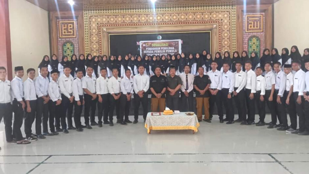 KIP Aceh Tenggara Gelar Sosialisasi Kepada Pemilih Pemula di Pesantren Untuk Pilkada Serentak Tahun 2024