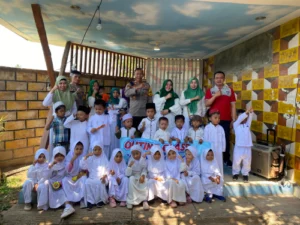 Siswa/wi TK Nurus Shobur Desa Besuk Kunjungi Kantor Polsek Klabang