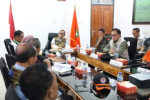 Wamendagri Bima Dampingi Menko PMK Tinjau Pengungsi Erupsi Gunung Lewotobi