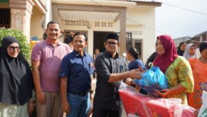 Pj Bupati Taufik Serahkan Bantuan Ke Korban Kebakaran di Kota Kutacane