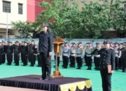 Peringati Hari Ibu, Polres Metro Jakarta Barat Gelar Upacara Bendera
