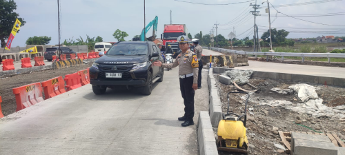 Polres Probolinggo Buka Satu Arah Tol Fungsional Probowangi untuk Arus Balik