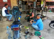 Babinsa Gampong Meunasah Keudee Dukung Pengembangan Usaha Bengkel Las Lokal
