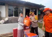 Polres Bondowoso bersinergi dengan BPBD memberikan bantuan korban bencana alam