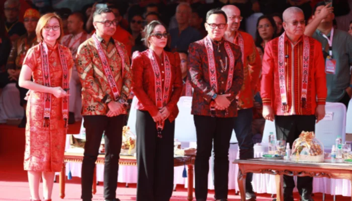 Hadiri Perayaan Cap Go Meh, Wamendagri Bima Arya Puji Toleransi di Kota Singkawang
