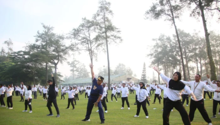 Peserta Retreat Magelang Semangat Ikuti Olahraga Pagi,  Mendagri Tito Ikut Senam Pagi Bersama