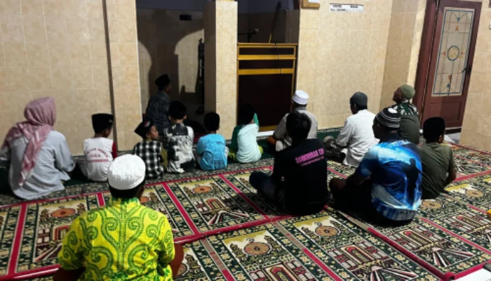 Satgas TMMD Bondowoso Tingkatkan Keimanan dengan Sholat Subuh Berjamaah