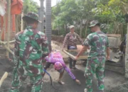 Tingkatkan Kualitas Plesteran, Satgas TMMD Bondowoso Ayak Pasir