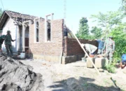 Satgas TMMD 123 Bondowoso Renovasi Rumah Tinggal Layak Huni
