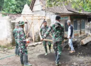 Keceriaan Anak-Anak Bermain Bersama TNI Satgas TMMD 123 di Gunosari